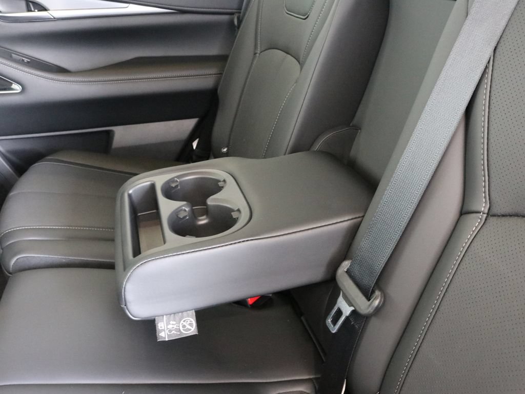 Certified 2026 INFINITI QX60 Luxe w/ Cargo Package AWD/4WD image 30