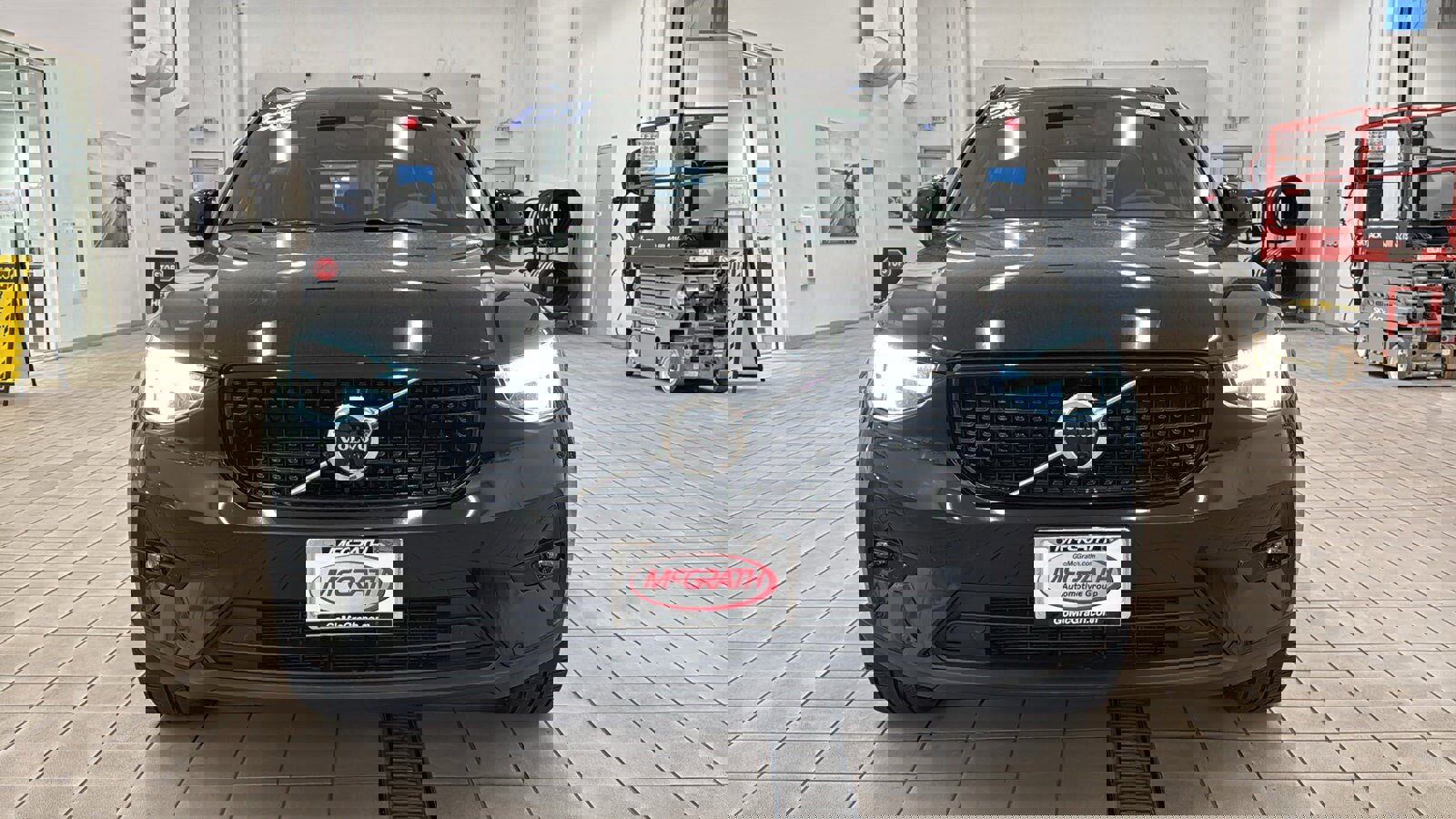 Used 2023 Volvo XC40 B5 Ultimate w/ Climate Package image 10