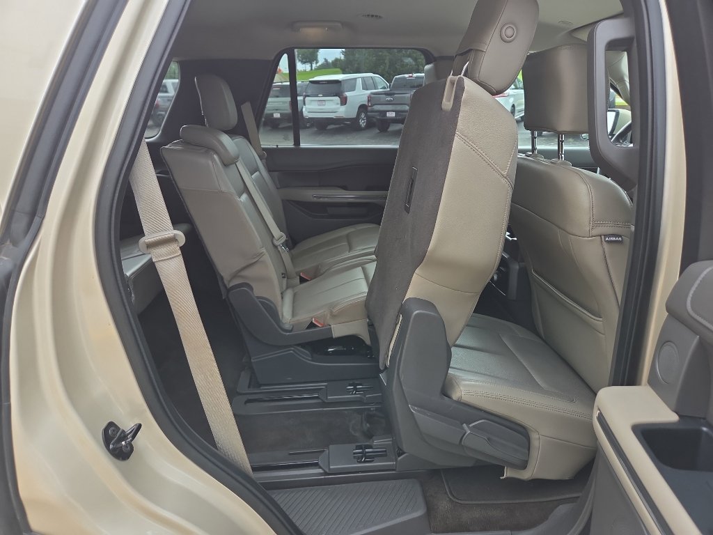Used 2018 Ford Expedition XLT w/ Equipment Group 202A RWD image 15