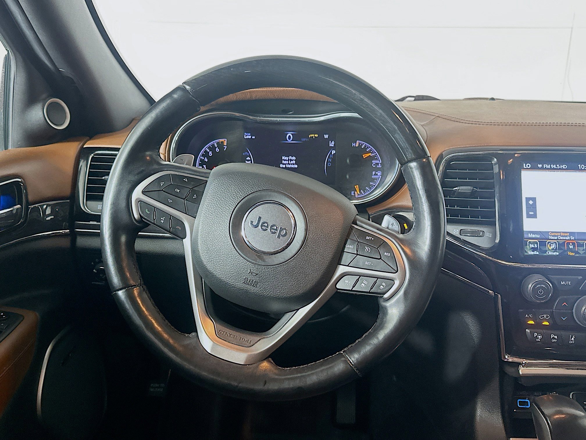 Used 2021 Jeep Grand Cherokee Overland AWD/4WD image 18