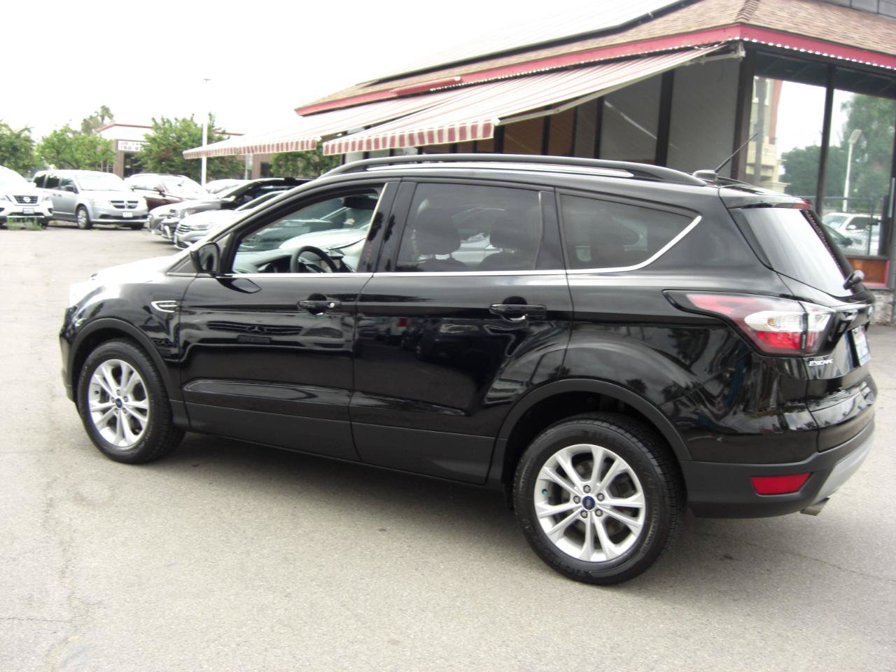 Used 2017 Ford Escape SE w/ Equipment Group 201A FWD image 11