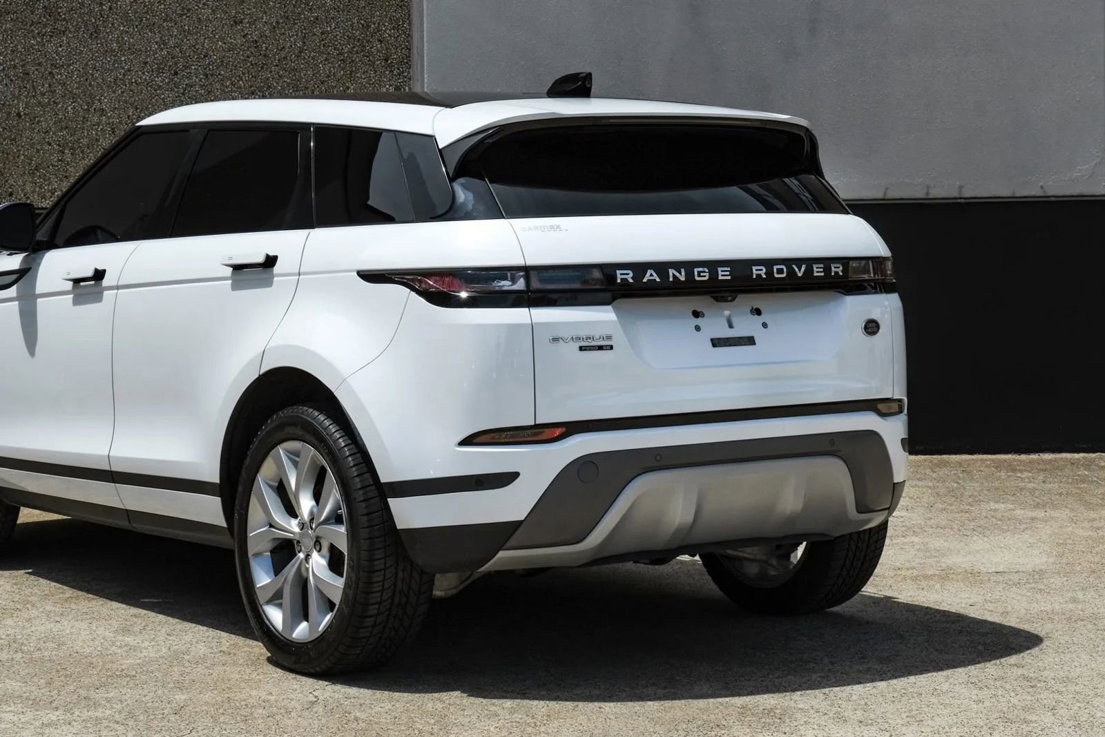 Used 2020 Land Rover Range Rover Evoque SE AWD/4WD image 13