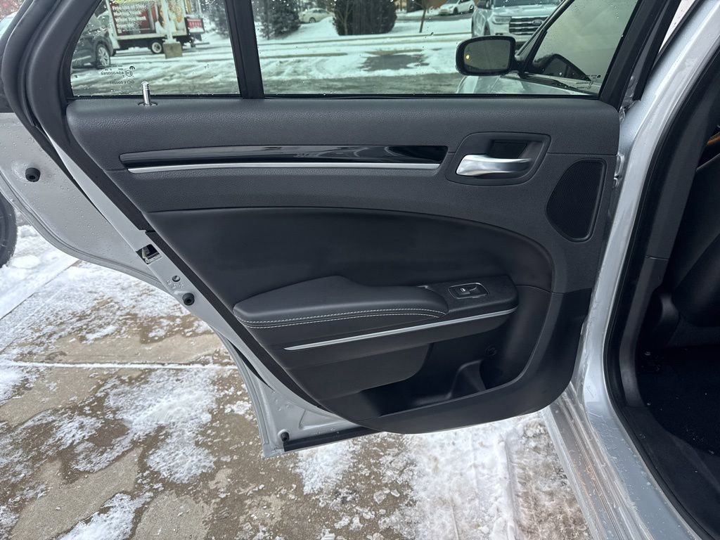 Used 2022 Chrysler 300 S w/ Safetytec Plus Group image 33