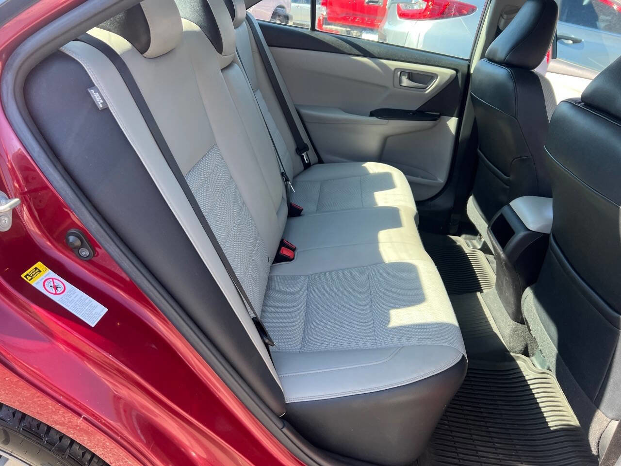 Used 2017 Toyota Camry SE image 12
