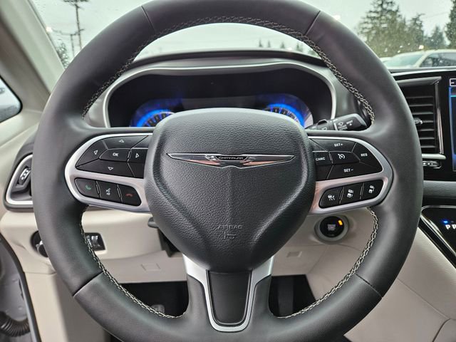 Used 2024 Chrysler Pacifica Touring-L image 23