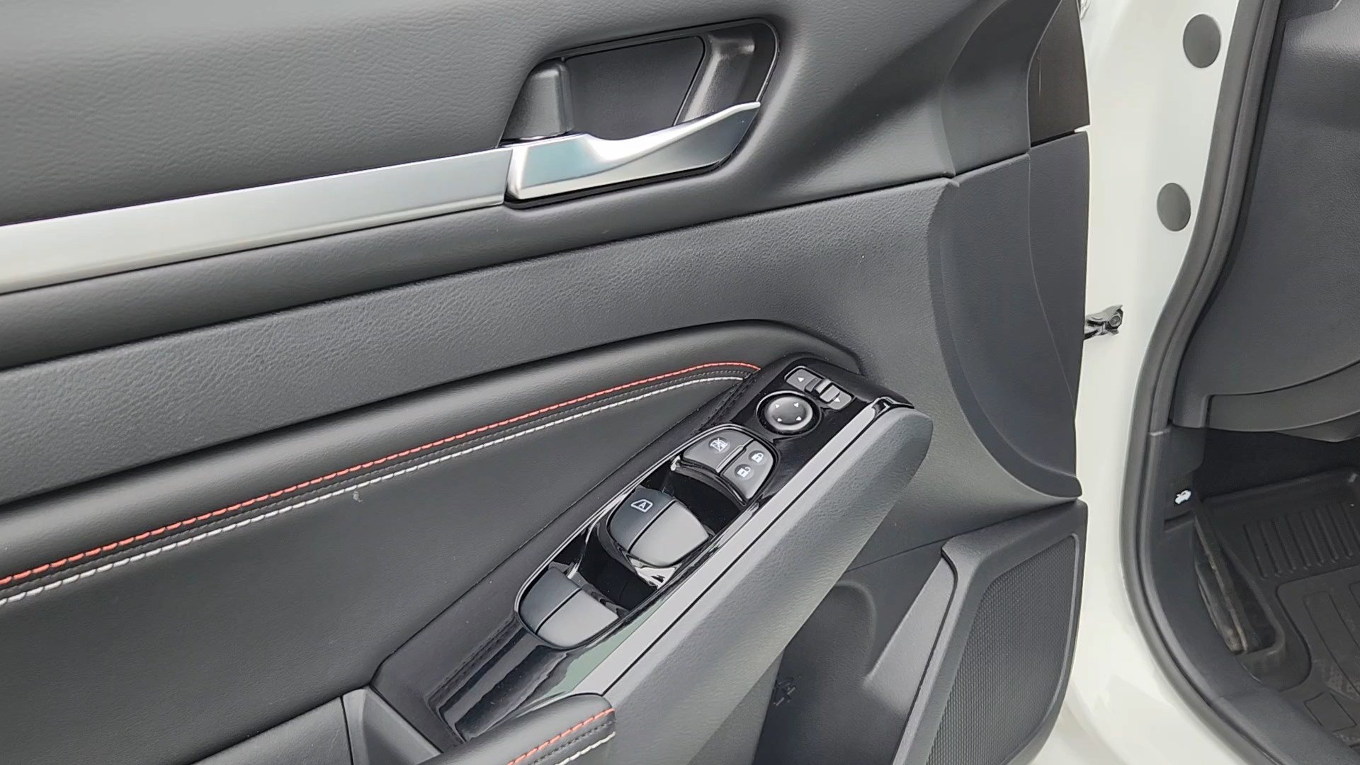 Used 2023 Nissan Altima 2.5 SR w/ SR Premium Package image 7