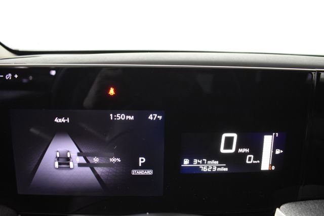Used 2025 Nissan Kicks SV AWD/4WD image 23