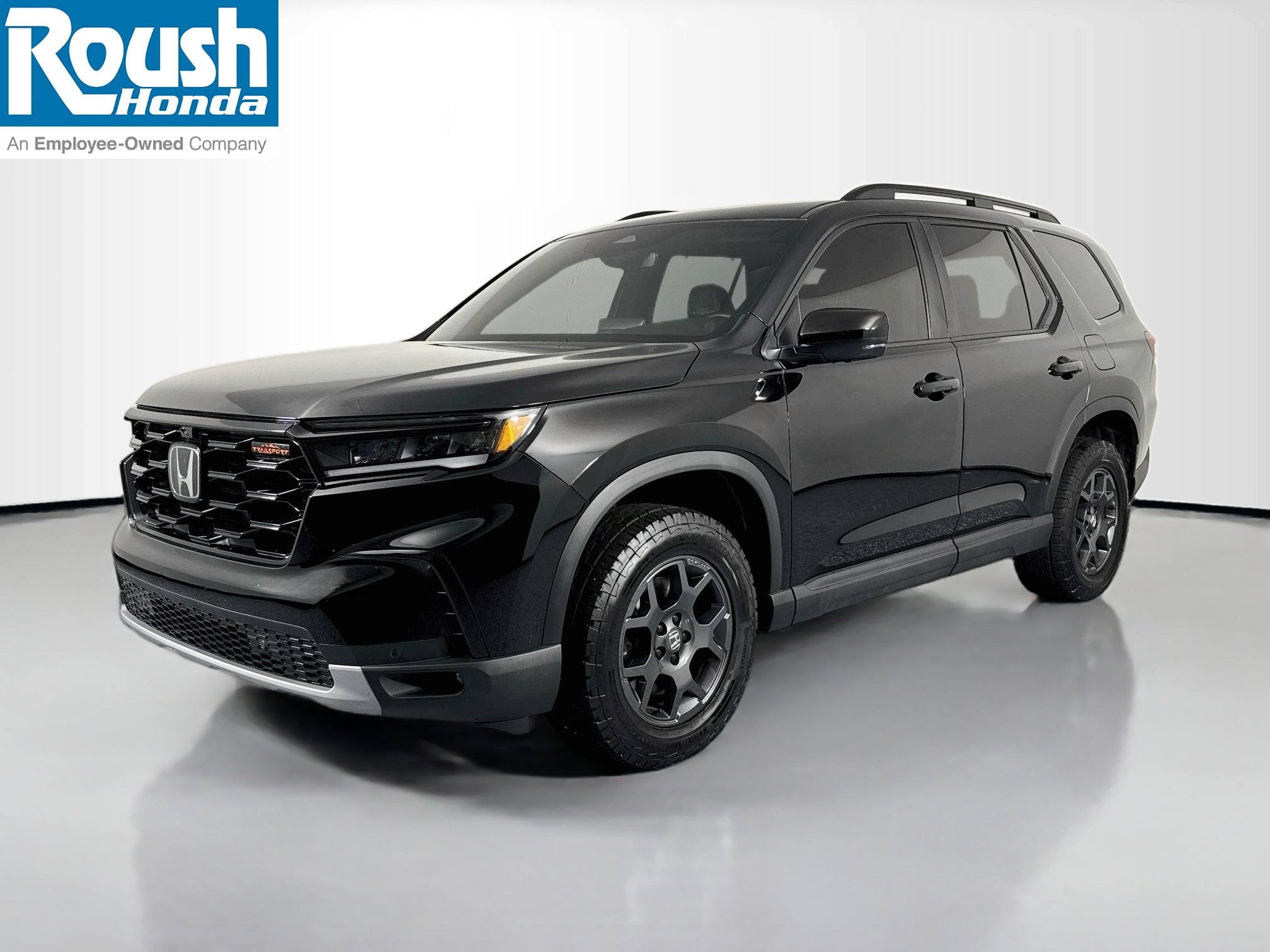 Certified 2025 Honda Pilot TrailSport image 1