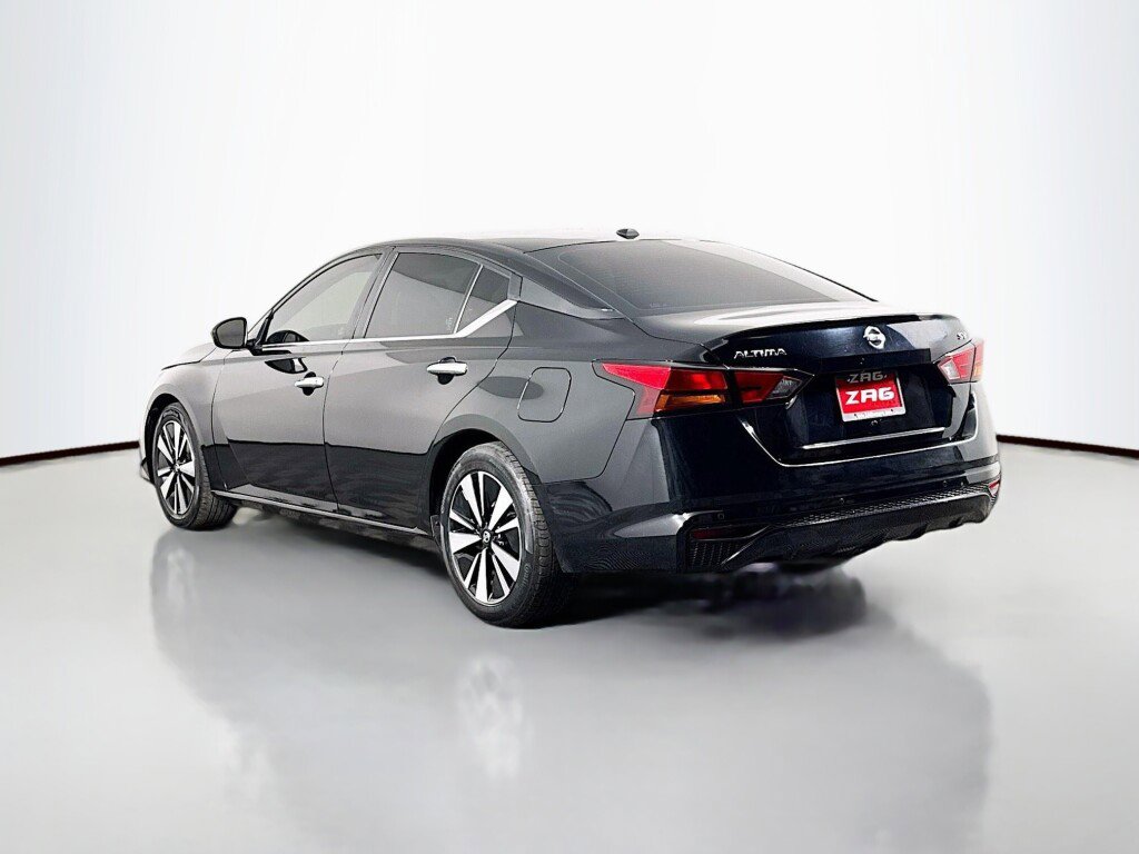 Used 2021 Nissan Altima 2.5 SV FWD image 3