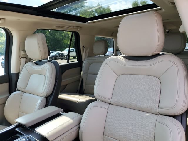 Used 2024 Lincoln Navigator Premiere image 16
