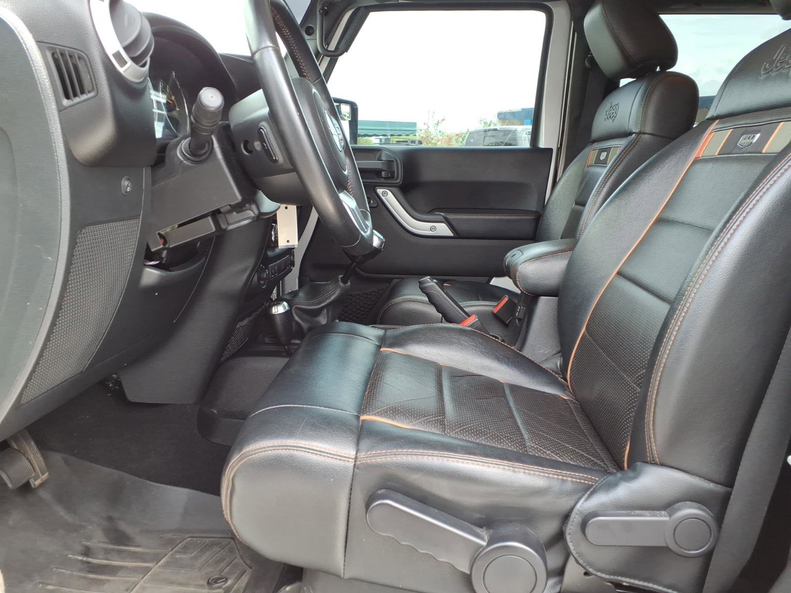 Used 2011 Jeep Wrangler Sahara w/ Dual Top Group AWD/4WD image 19