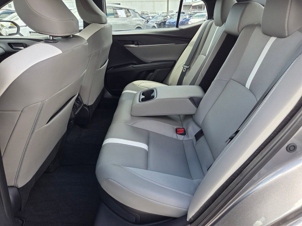 Used 2025 Toyota Camry SE FWD image 6