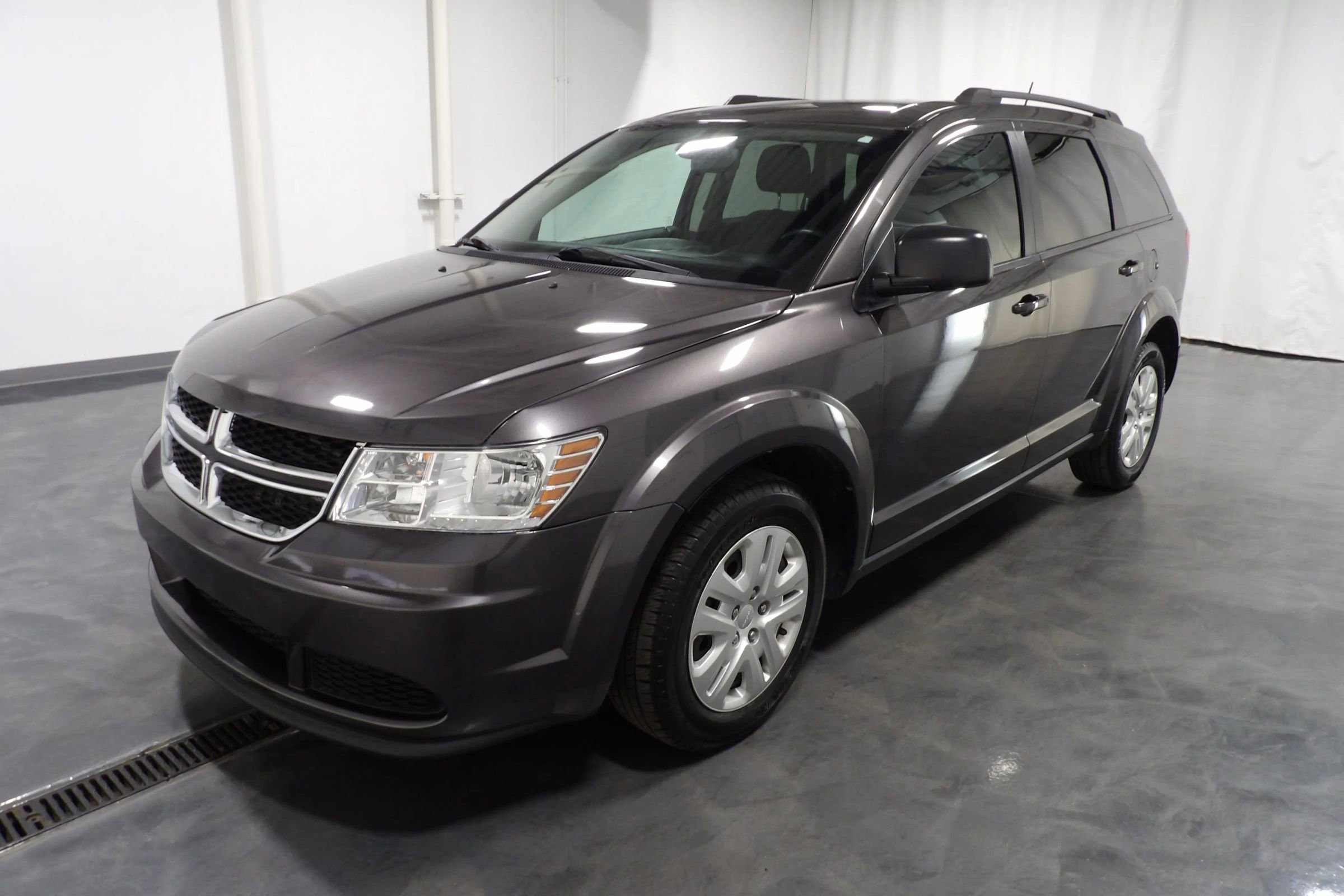 Used 2018 Dodge Journey SE image 3