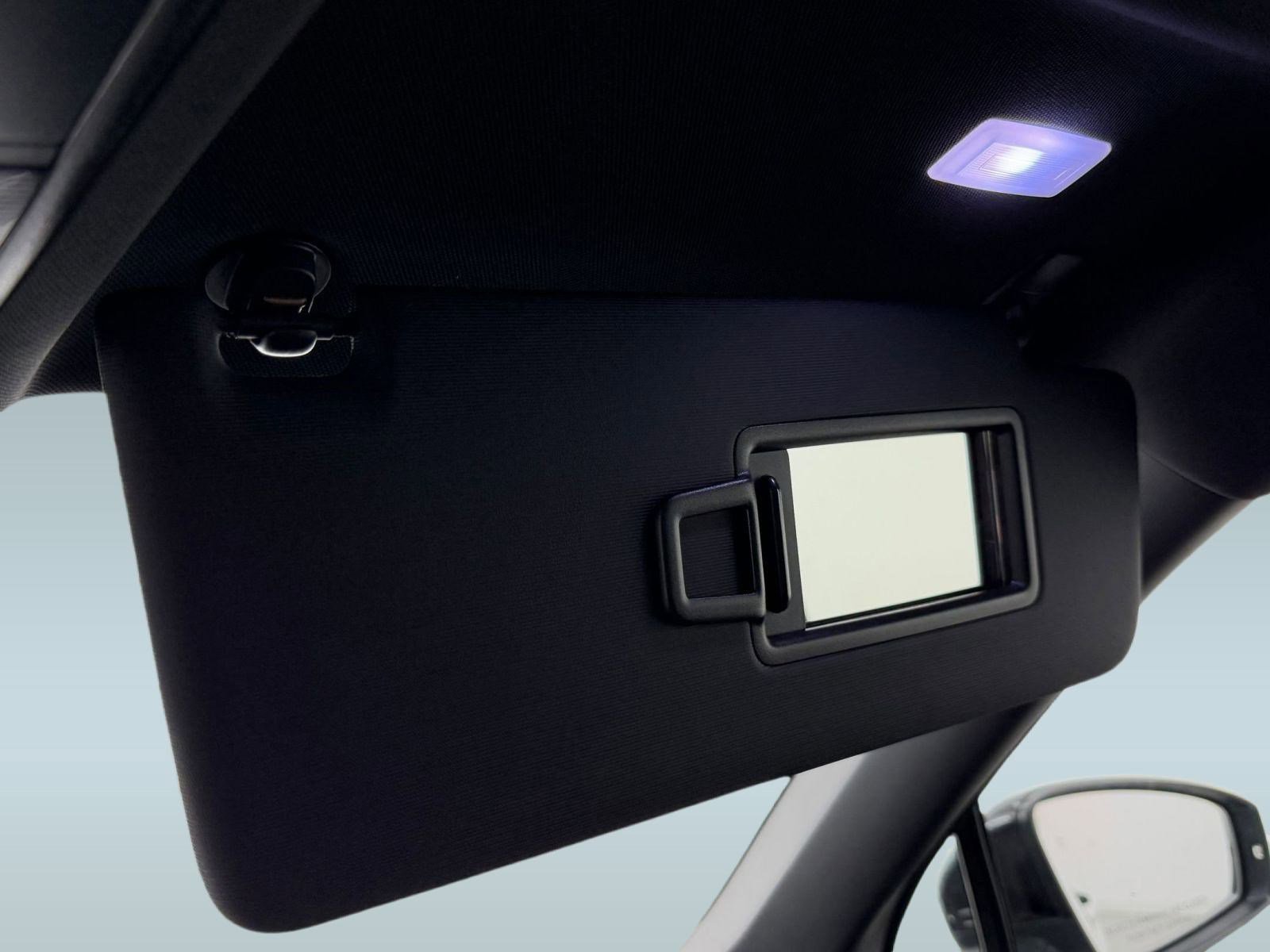 Used 2024 Volkswagen Tiguan SE R-Line image 31