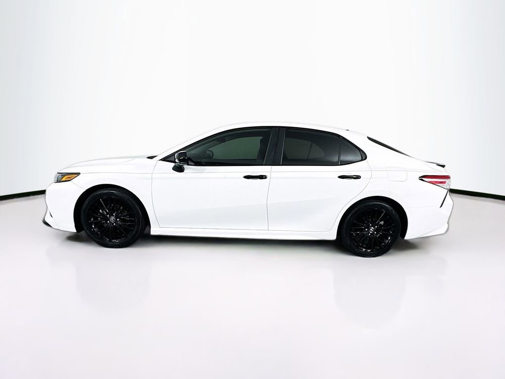 Used 2020 Toyota Camry SE FWD image 6