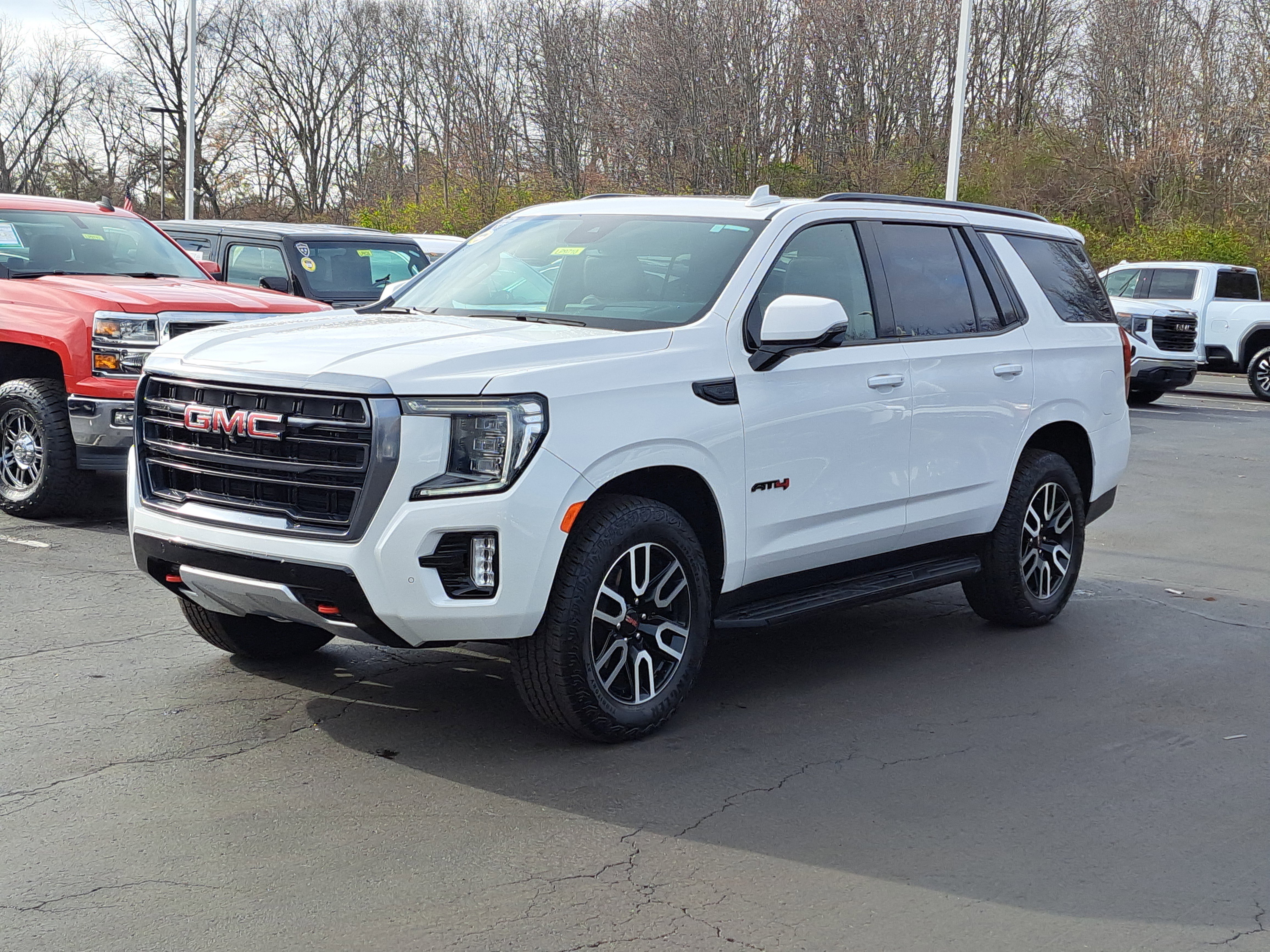Used 2024 GMC Yukon AT4 w/ Technology Package image 2