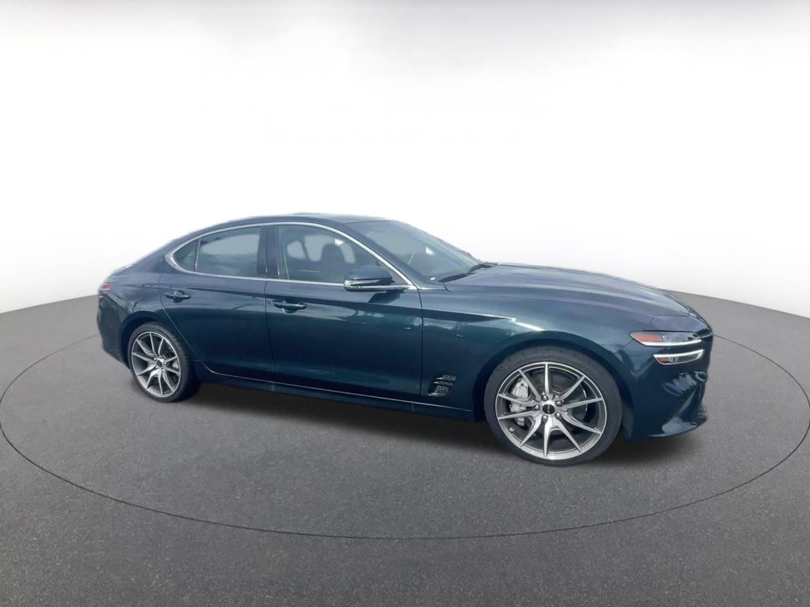 Used 2025 Genesis G70 2.5T image 2