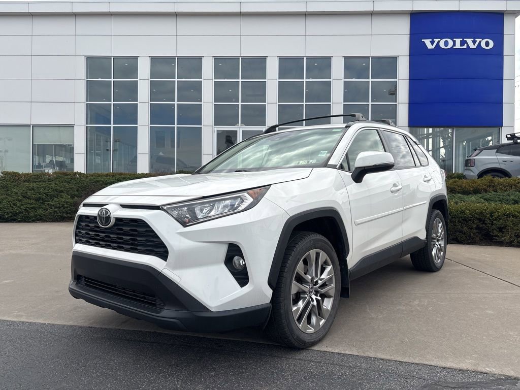 Used 2020 Toyota RAV4 XLE Premium image 38