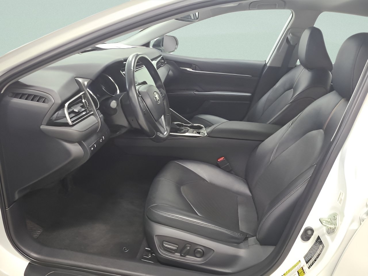 Used 2020 Toyota Camry XLE FWD image 16