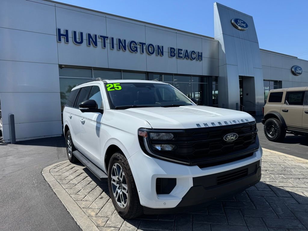 Used 2025 Ford Expedition Active AWD/4WD image 1