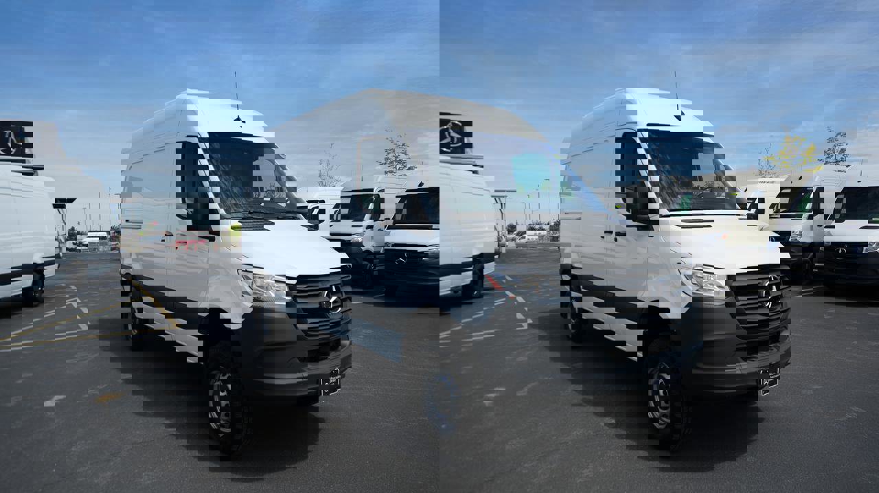 Used 2024 Mercedes-Benz Sprinter 144 Cargo image 3