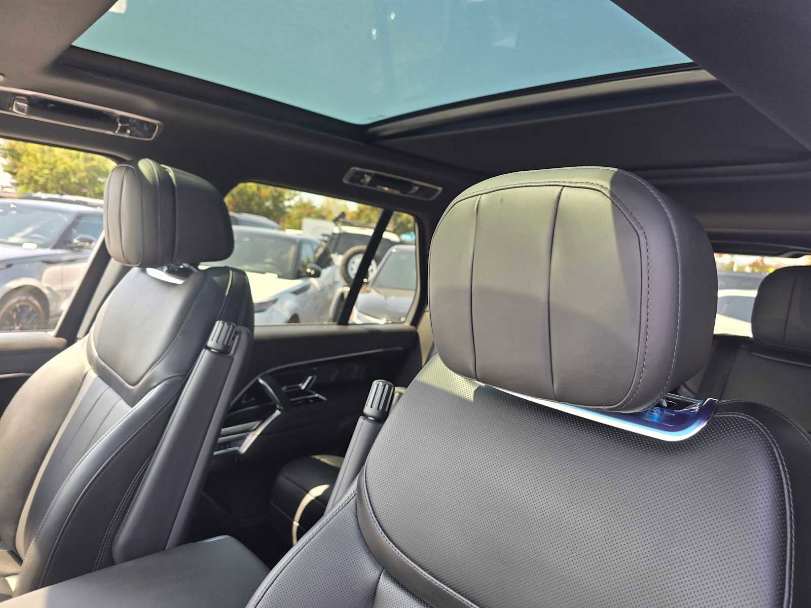 New 2025 Land Rover Range Rover SE image 25