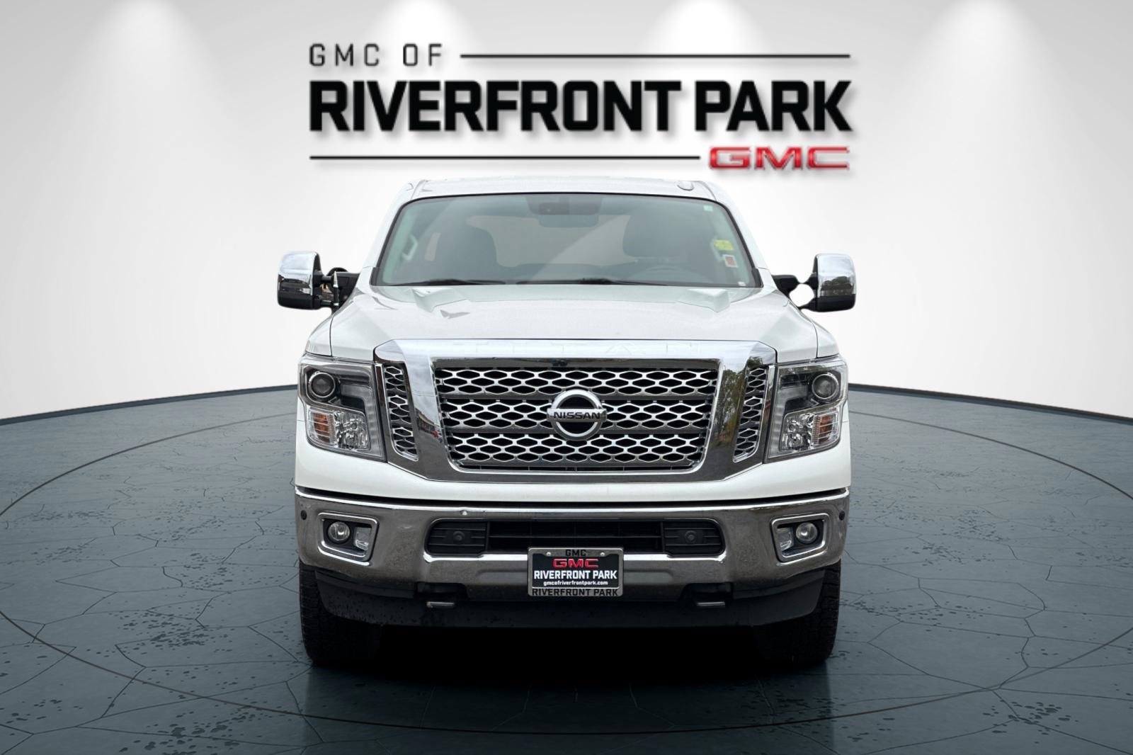 Used 2018 Nissan Titan SL w/ Chrome Package image 8