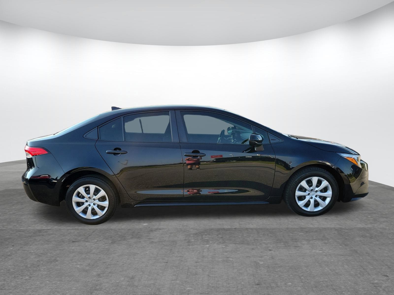 Used 2023 Toyota Corolla LE image 4