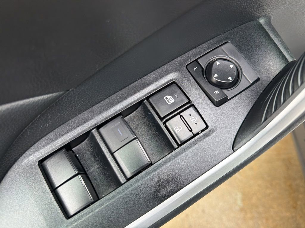Used 2021 Toyota RAV4 XLE AWD/4WD image 12