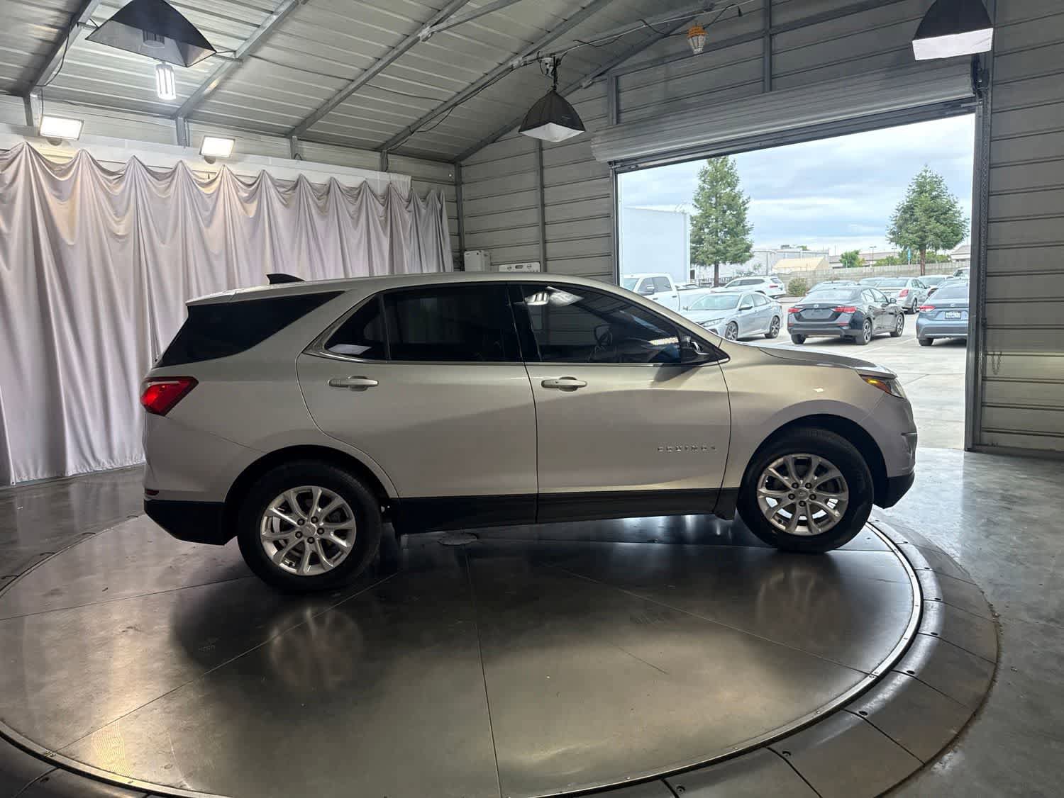 Used 2020 Chevrolet Equinox LT FWD image 4