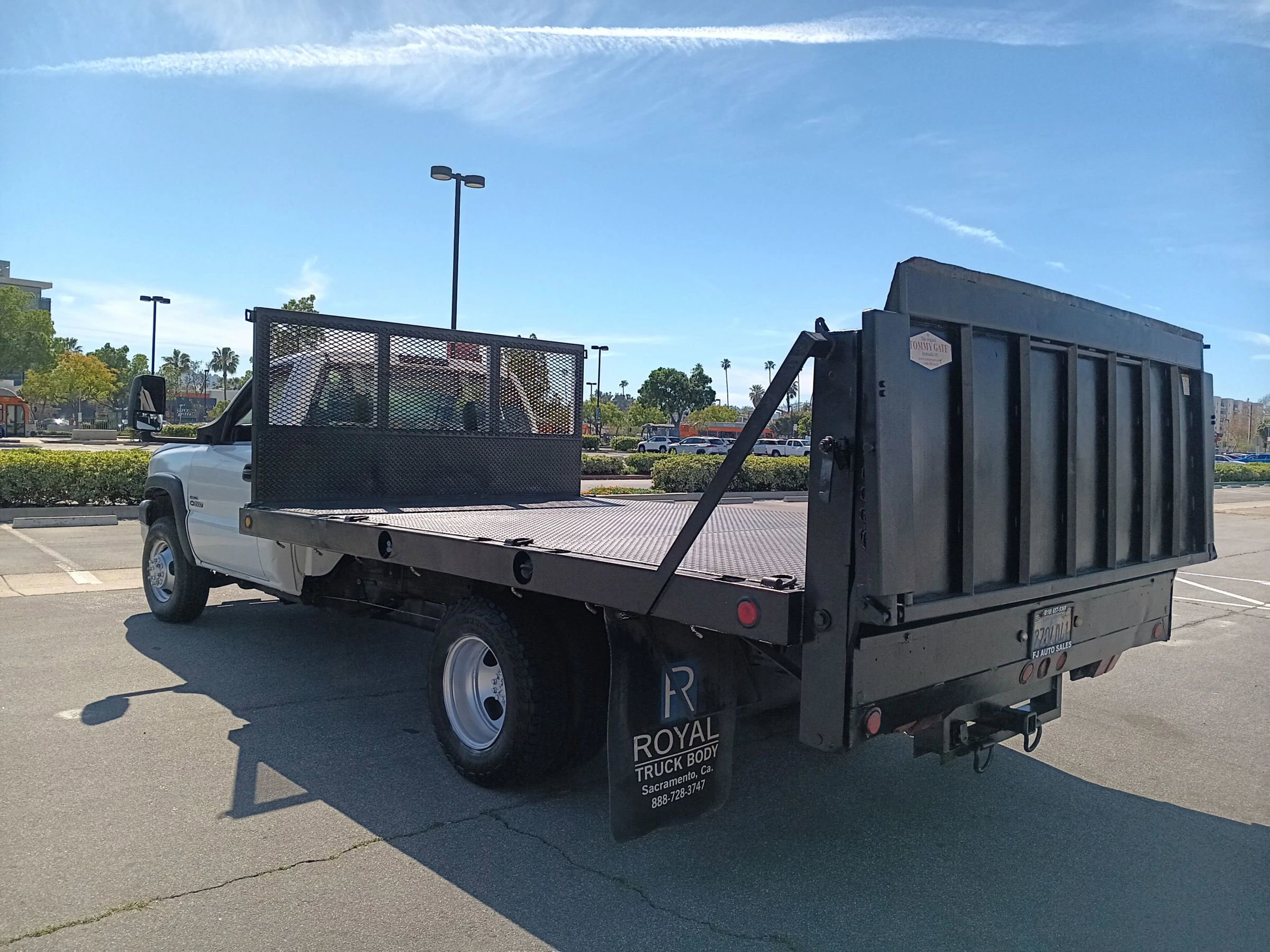Used 2006 Chevrolet Silverado 3500 4x4 Regular Cab w/ Heavy-Duty Power Package image 6