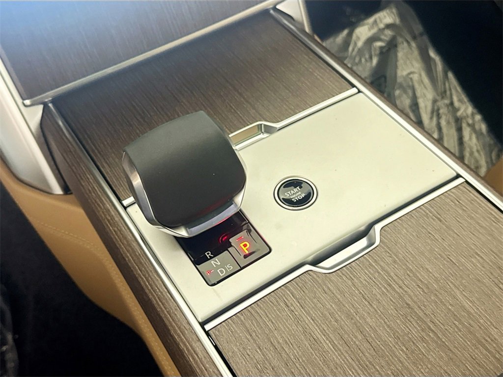 New 2026 Land Rover Range Rover Long Wheelbase SE image 16