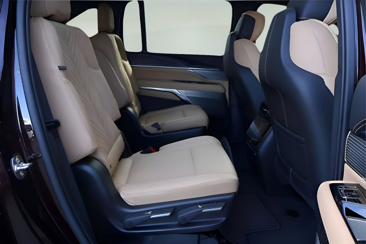 Certified 2025 Cadillac Escalade IQ Luxury 2 AWD/4WD image 19