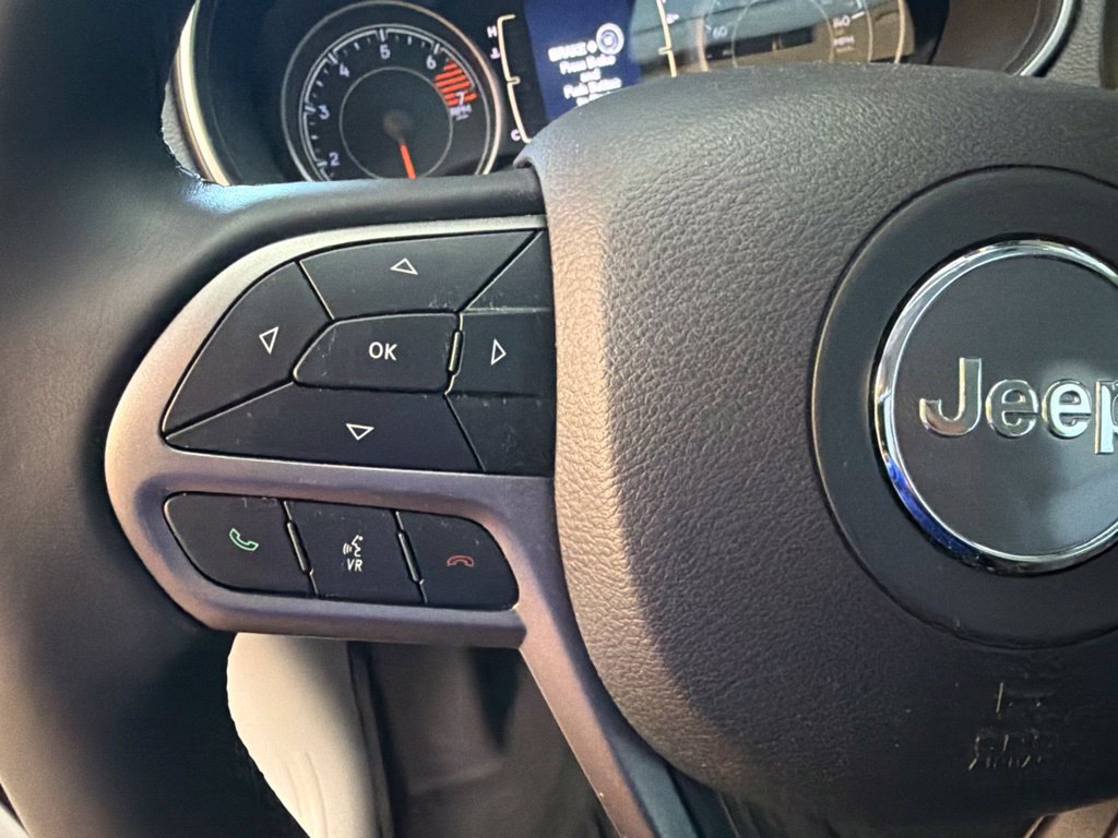 Used 2020 Jeep Cherokee Latitude Plus FWD image 18