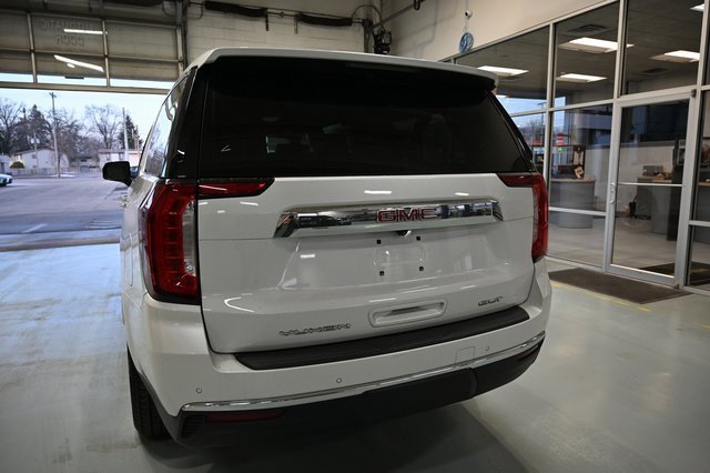 Used 2021 GMC Yukon XL SLT w/ SLT Premium Package image 6