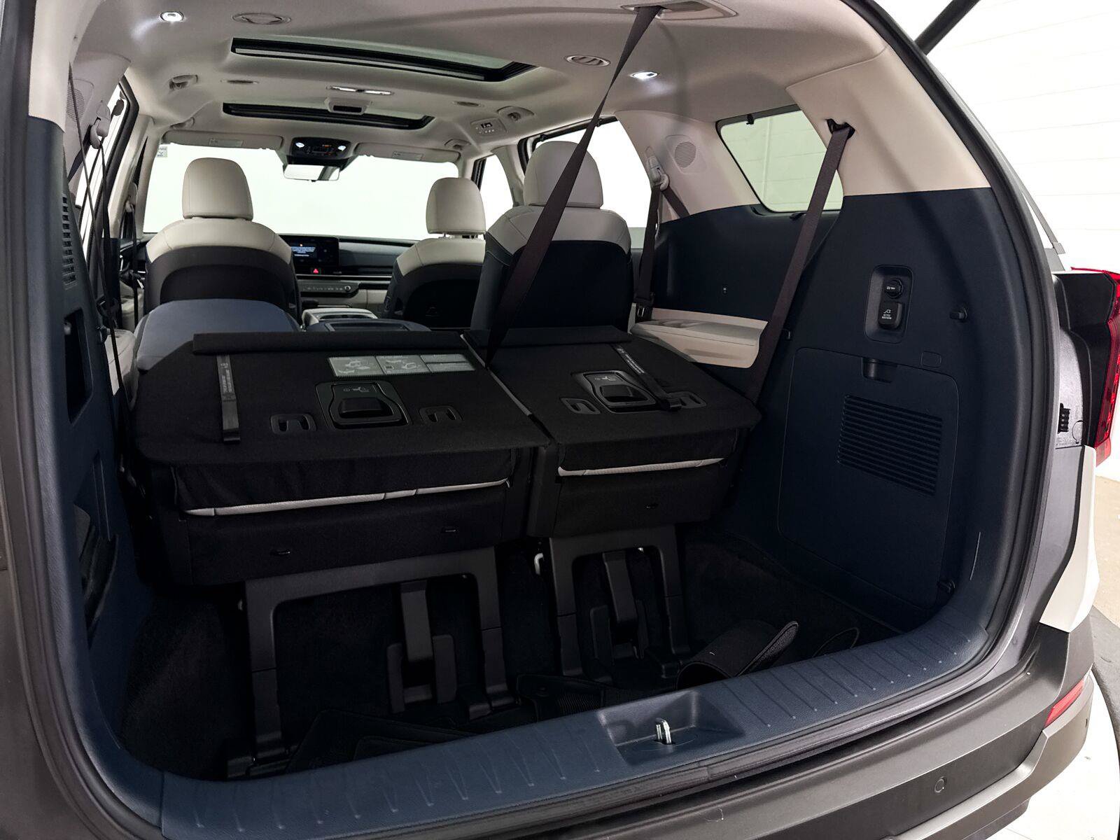 Used 2026 Kia Carnival SX Prestige FWD image 34