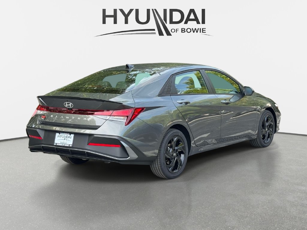 New 2026 Hyundai Elantra SEL Sport FWD image 2