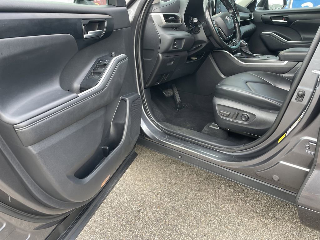 Certified 2020 Toyota Highlander XLE AWD/4WD image 14