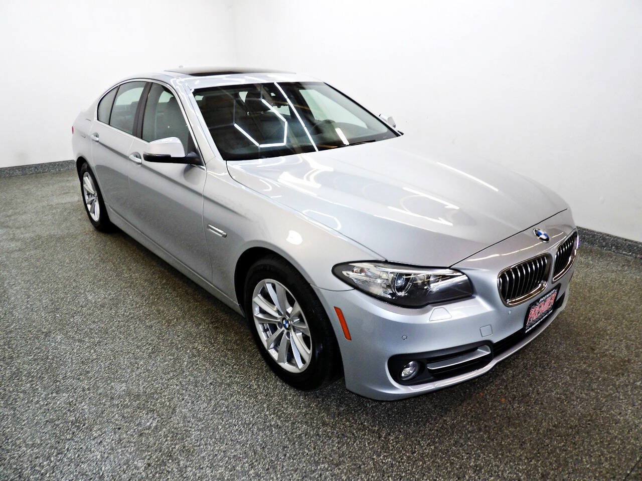 Used 2016 BMW 528i xDrive Sedan AWD/4WD image 3
