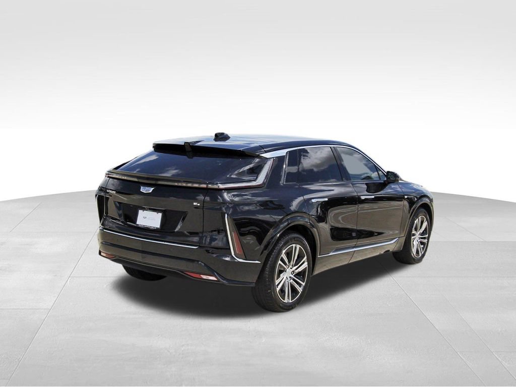 New 2027 Cadillac Lyriq Luxury AWD/4WD image 4