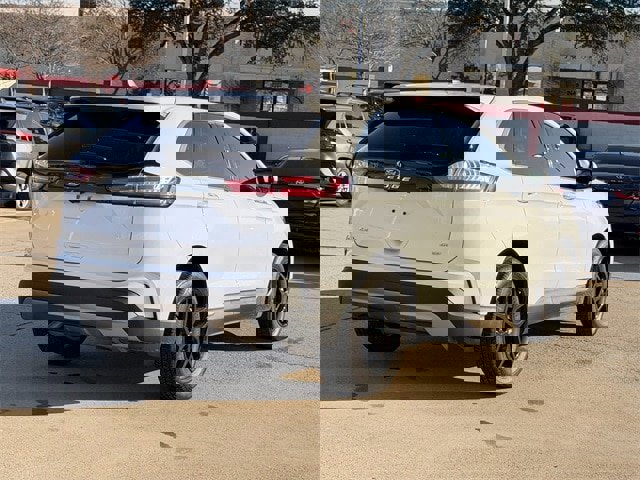 Used 2022 Ford Edge SEL image 4