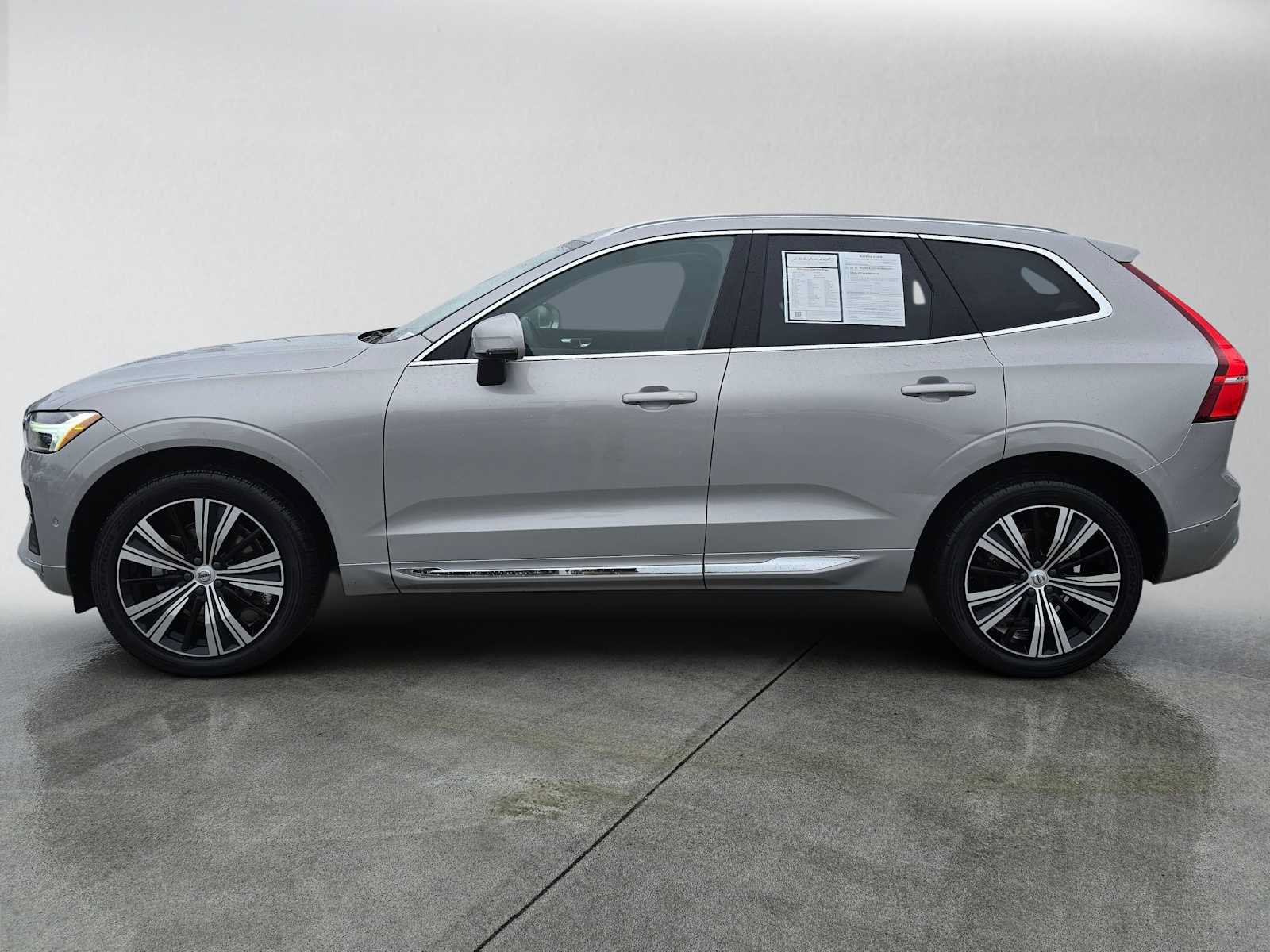 Used 2023 Volvo XC60 B5 Plus w/ Climate Package AWD/4WD image 4
