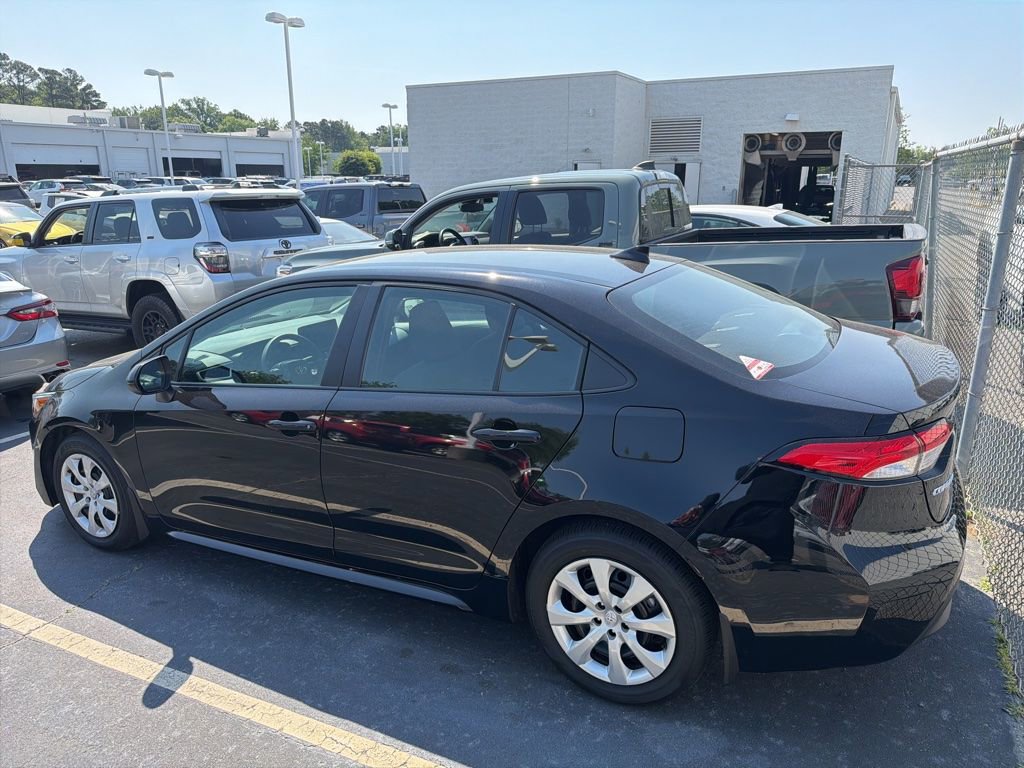 Used 2024 Toyota Corolla LE FWD image 8