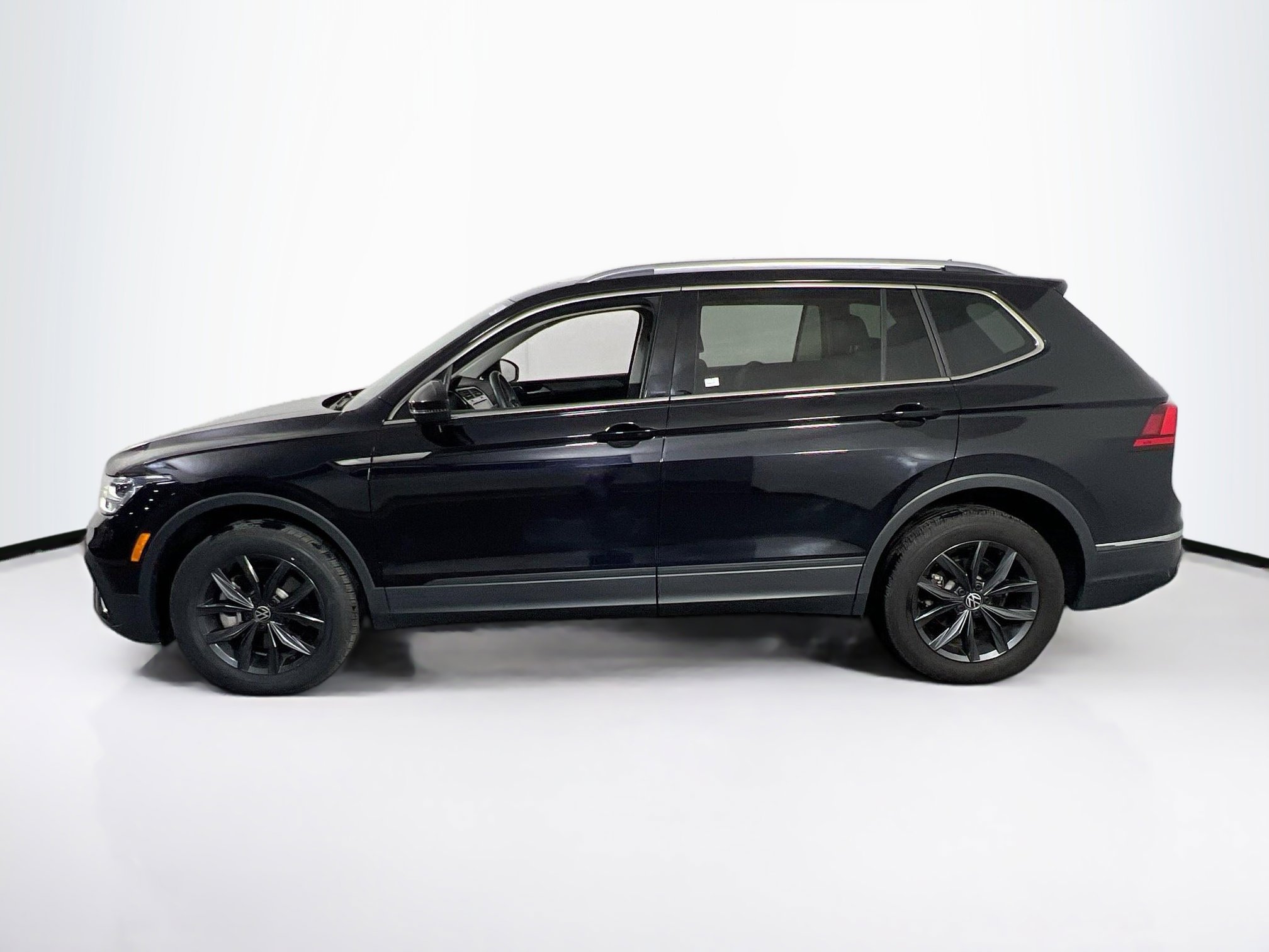 Used 2022 Volkswagen Tiguan SE AWD/4WD image 8