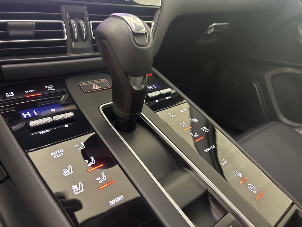 Certified 2025 Porsche Macan image 36