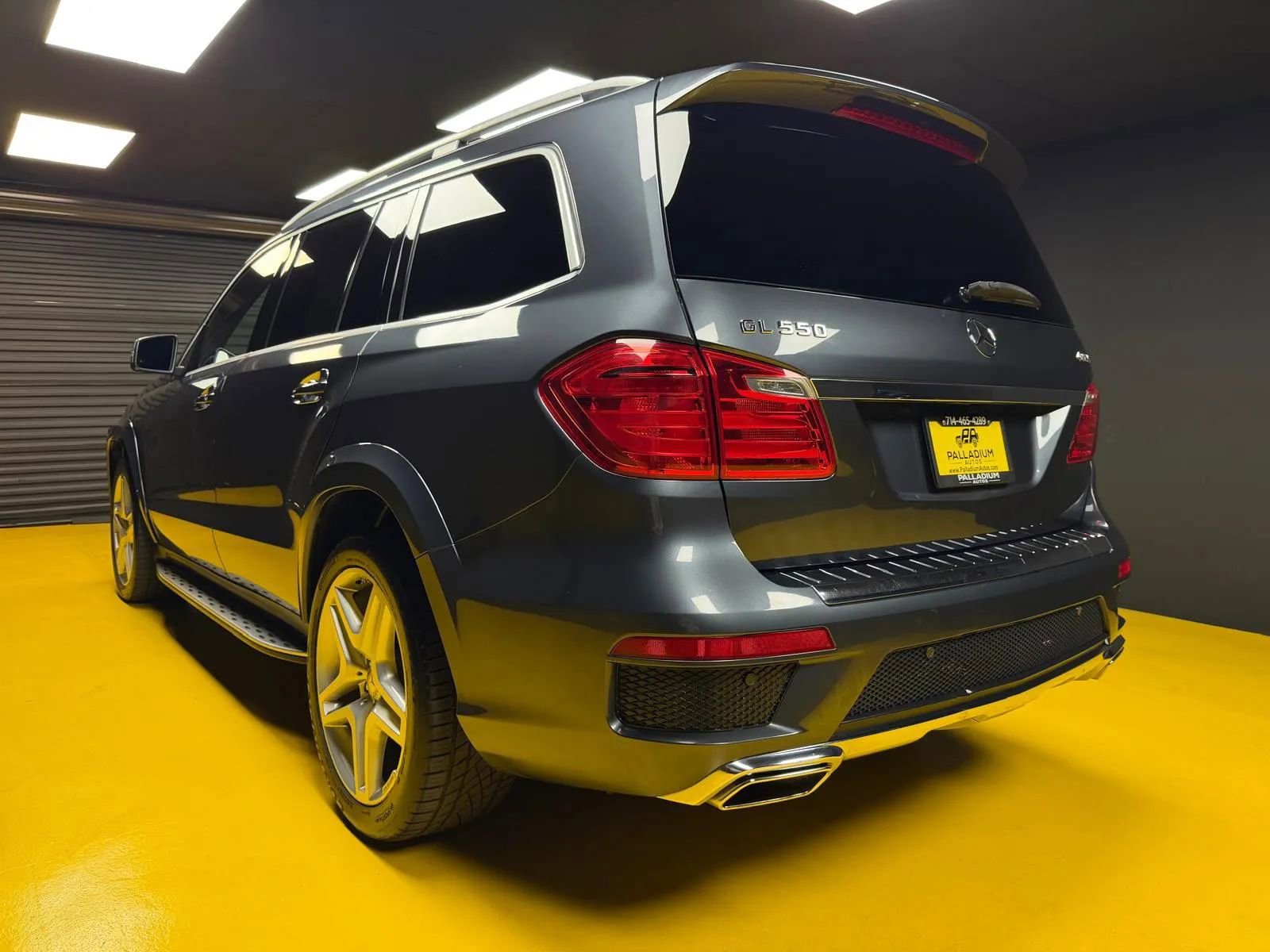 Used 2015 Mercedes-Benz GL 550 4MATIC image 4