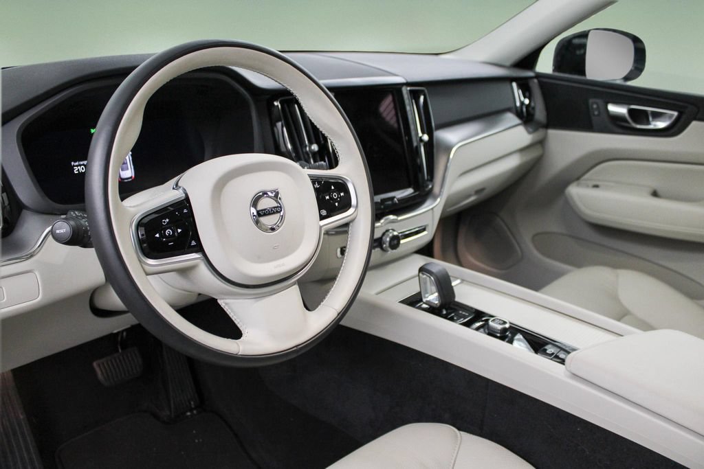 Used 2025 Volvo XC60 B5 Plus w/ Protection Package Premier AWD/4WD image 2