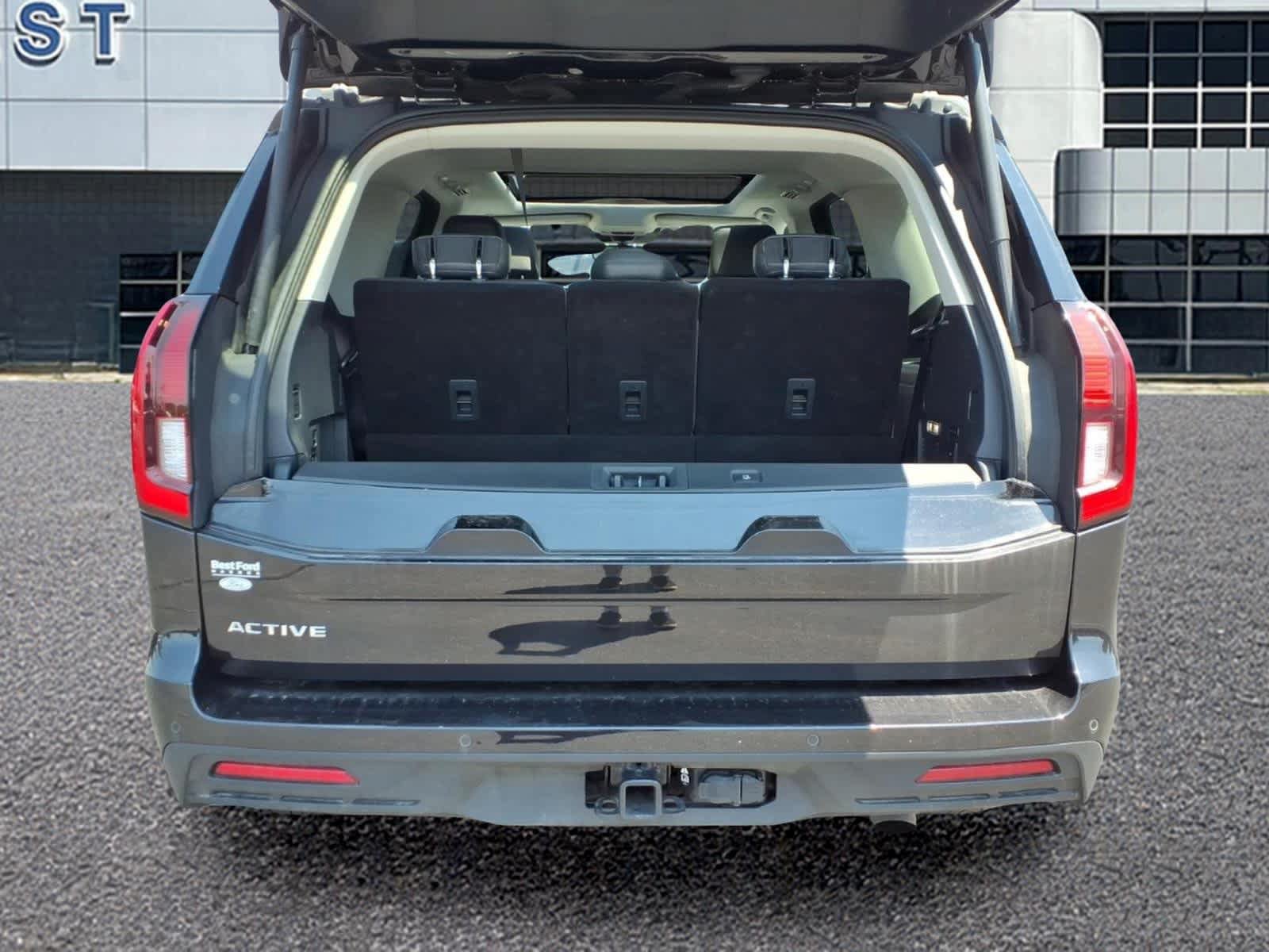 Used 2025 Ford Expedition Active AWD/4WD image 6
