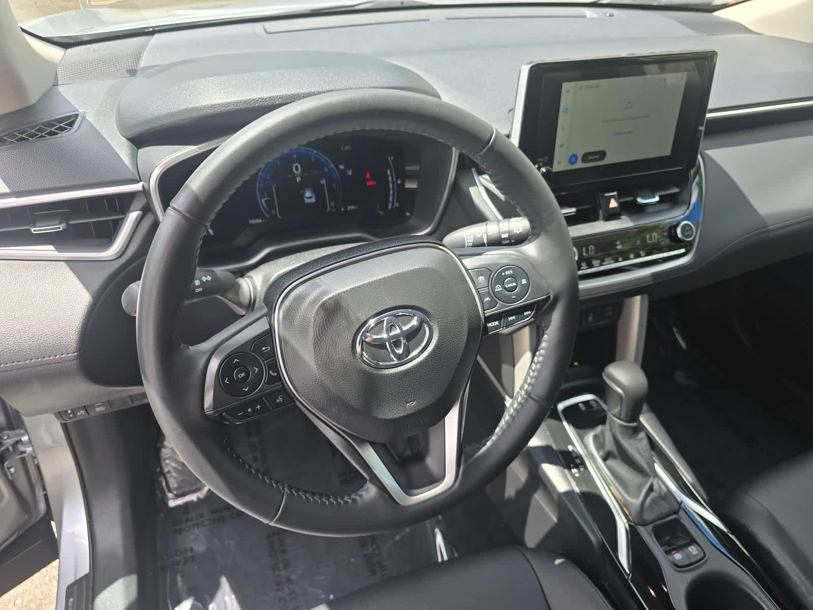 Used 2025 Toyota Corolla Cross XLE w/ Convenience Package AWD/4WD image 2
