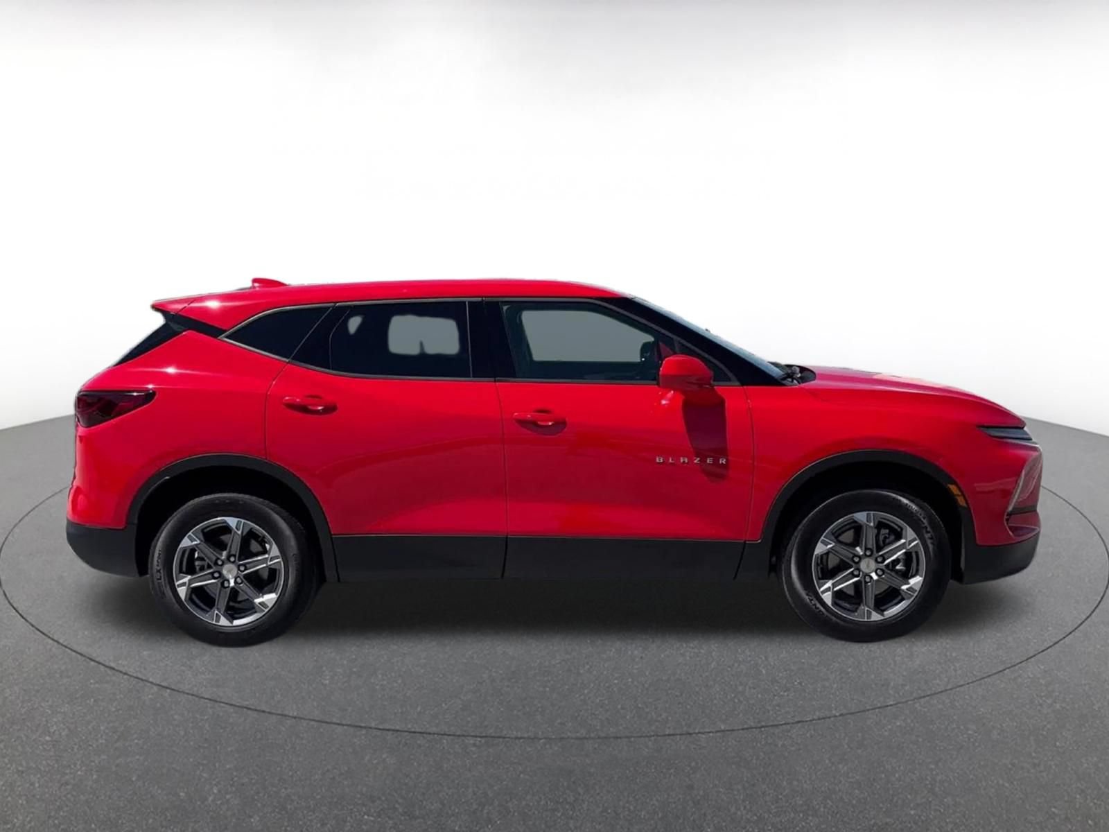 Used 2025 Chevrolet Blazer LT FWD image 16